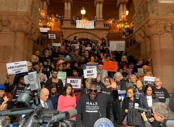 Jerome Wright leads advocates in a moment of silence for those who lost their lives to solitary confinement. Photo: NYCAIC